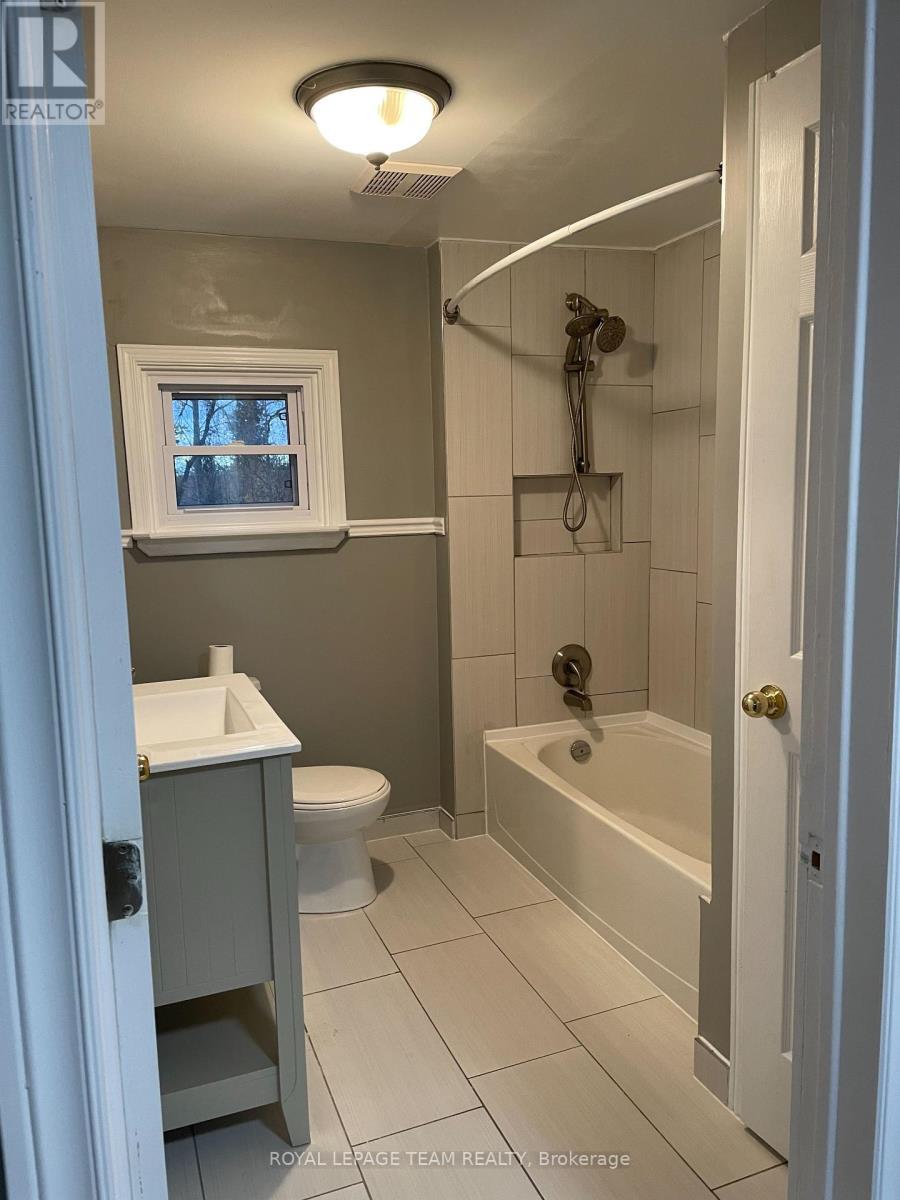 1297 Kitchener Avenue, Ottawa, ON - Indoor Photo Showing Bathroom