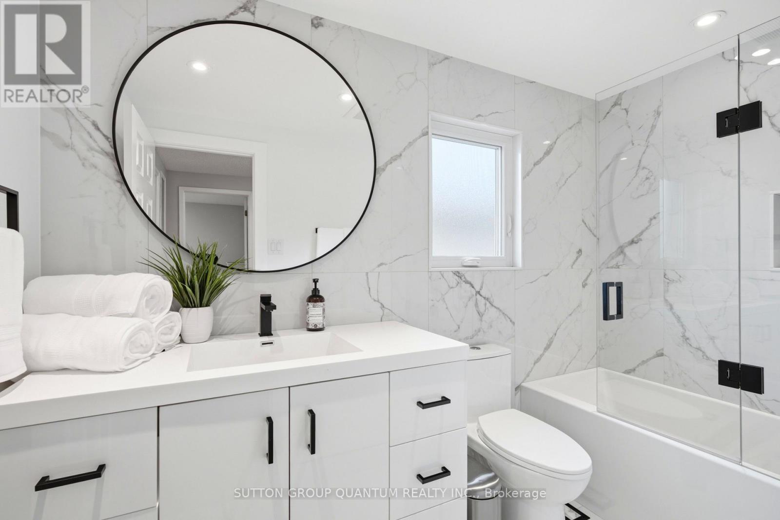 3403 Chartrand Crescent, Mississauga, ON - Indoor Photo Showing Bathroom