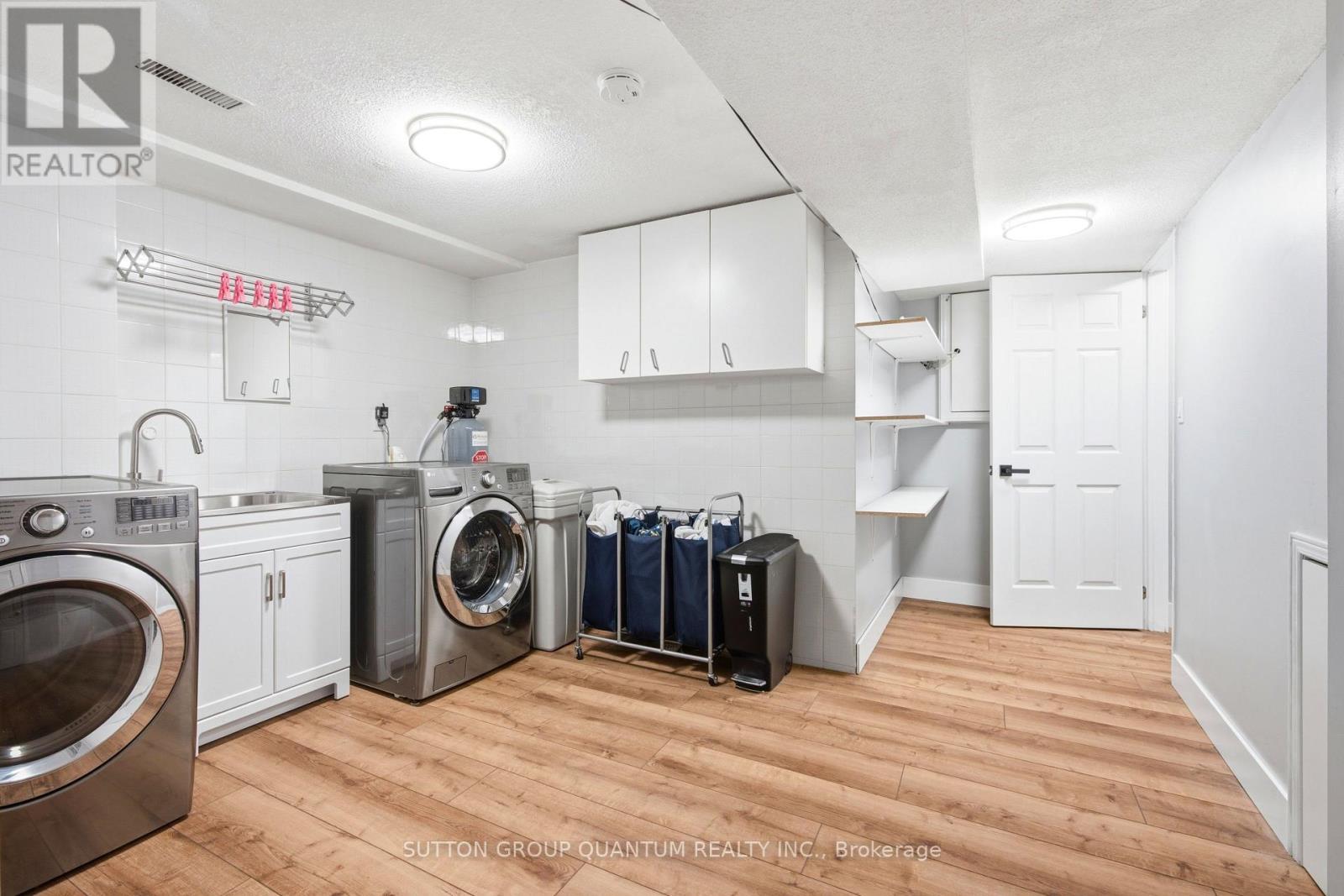 3403 Chartrand Crescent, Mississauga, ON - Indoor Photo Showing Laundry Room