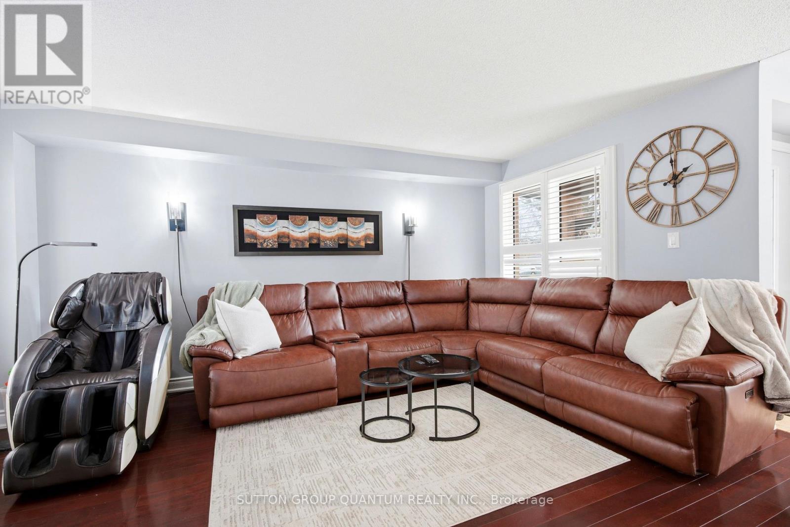 3403 Chartrand Crescent, Mississauga, ON - Indoor Photo Showing Living Room