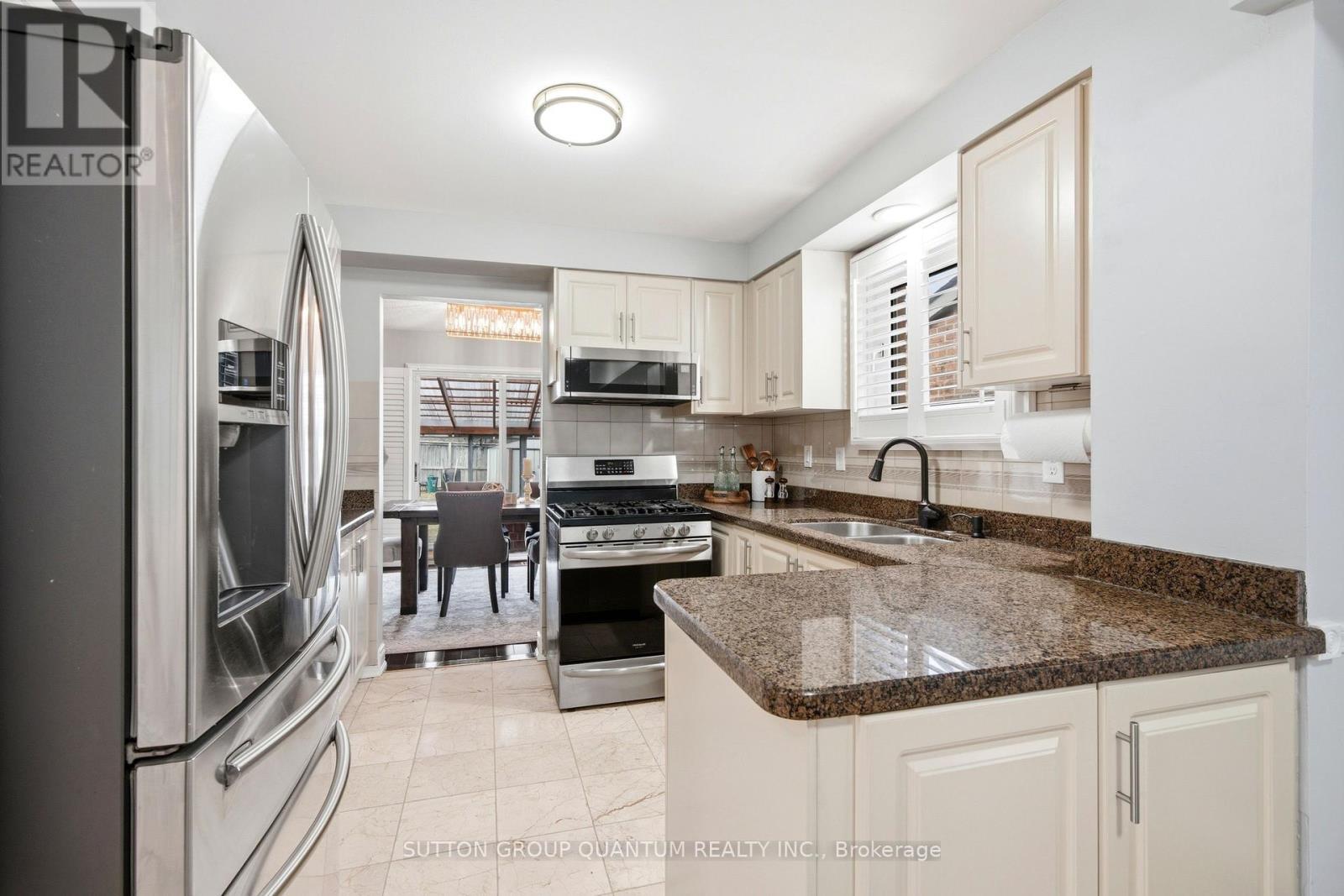 3403 Chartrand Crescent, Mississauga, ON - Indoor Photo Showing Kitchen With Double Sink