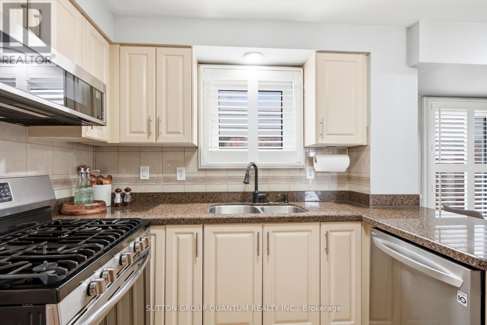 3403 Chartrand Crescent, Mississauga, ON - Indoor Photo Showing Kitchen With Double Sink