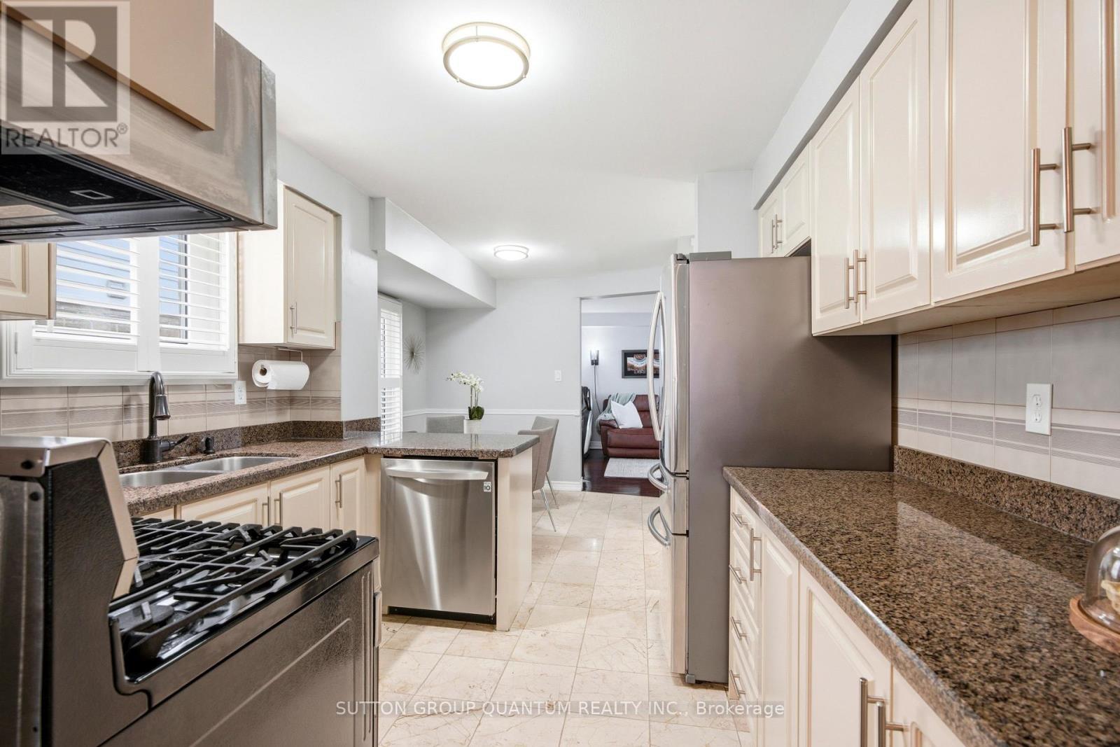 3403 Chartrand Crescent, Mississauga, ON - Indoor Photo Showing Kitchen With Double Sink