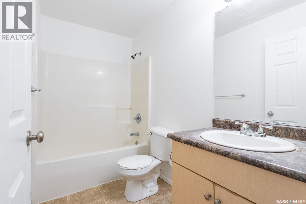 103 303 Lowe Road, Saskatoon, SK - Indoor Photo Showing Bathroom
