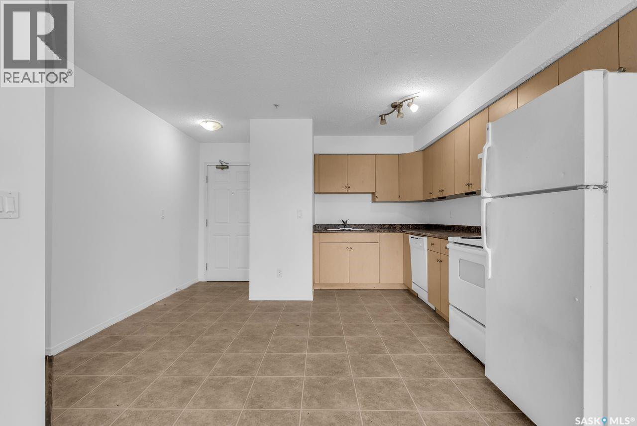 103 303 Lowe Road, Saskatoon, SK - Indoor Photo Showing Kitchen