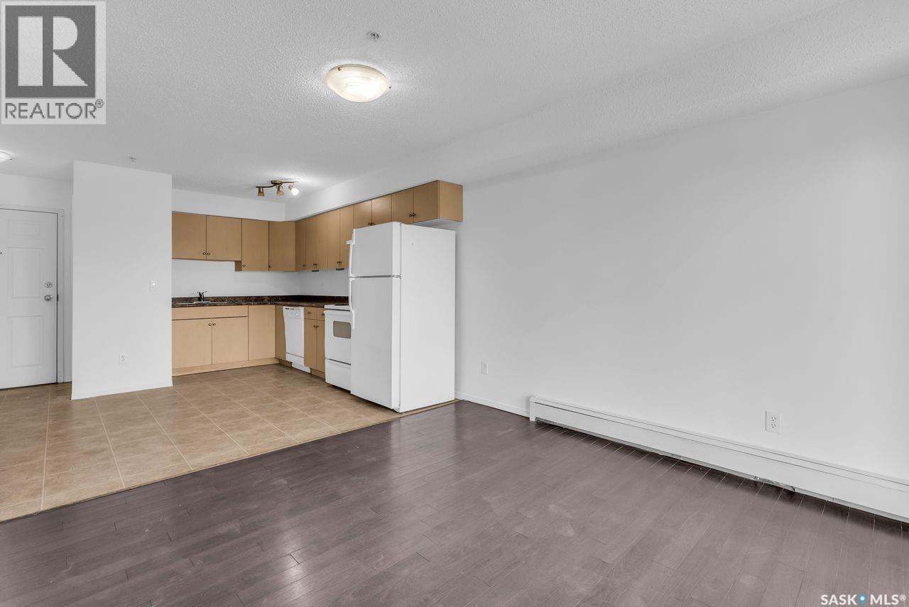 103 303 Lowe Road, Saskatoon, SK - Indoor Photo Showing Kitchen