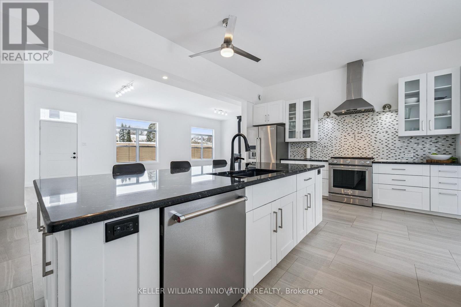 149 Woolwich Street, Waterloo, ON - Indoor Photo Showing Kitchen With Upgraded Kitchen