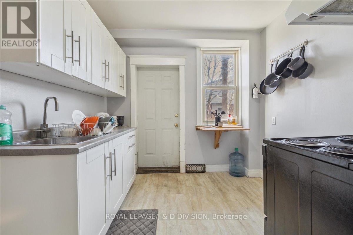 59 Paisley Avenue S, Hamilton, ON - Indoor Photo Showing Kitchen With Double Sink