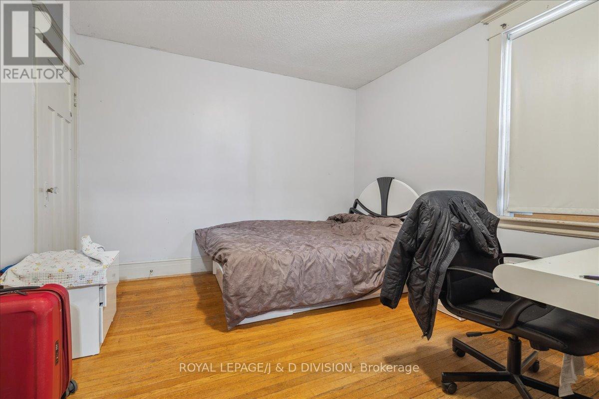59 Paisley Avenue S, Hamilton, ON - Indoor Photo Showing Bedroom