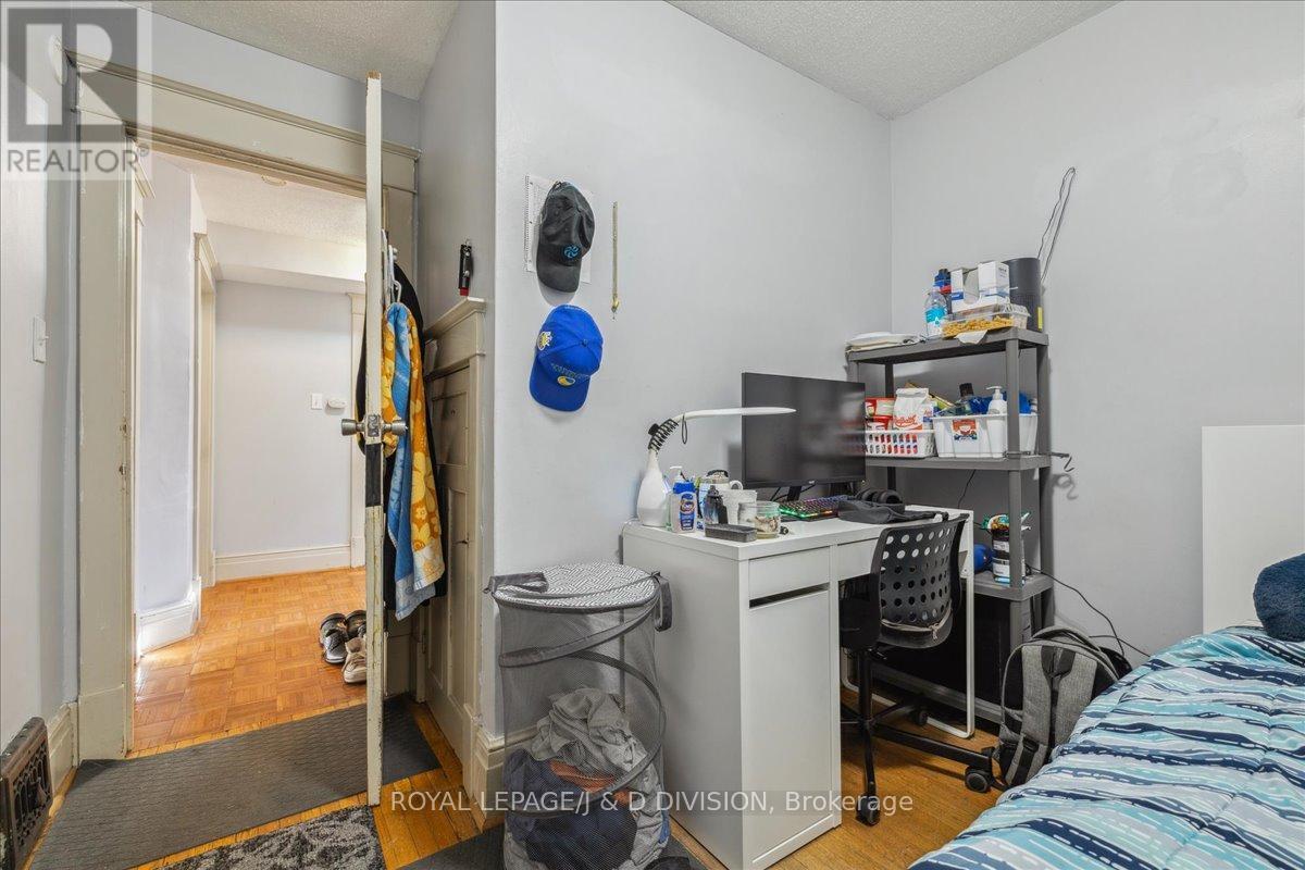 59 Paisley Avenue S, Hamilton, ON - Indoor