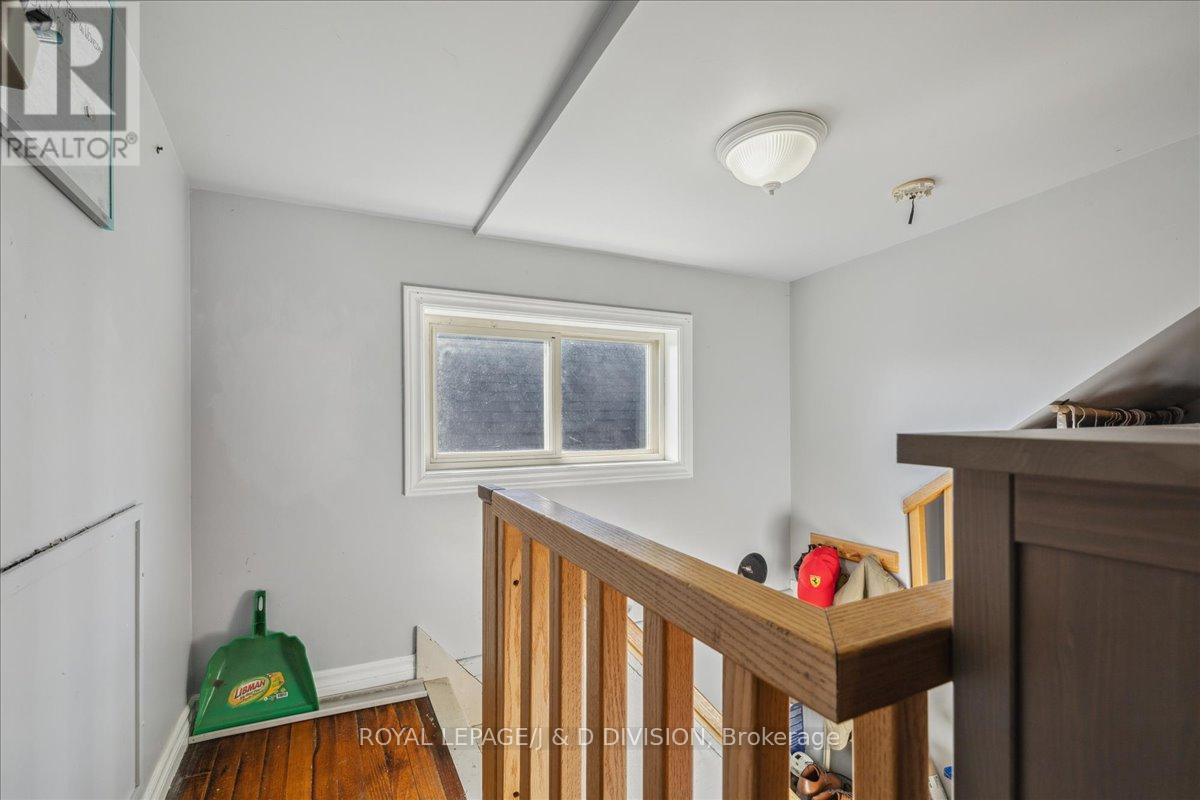 59 Paisley Avenue S, Hamilton, ON - Indoor Photo Showing Other Room