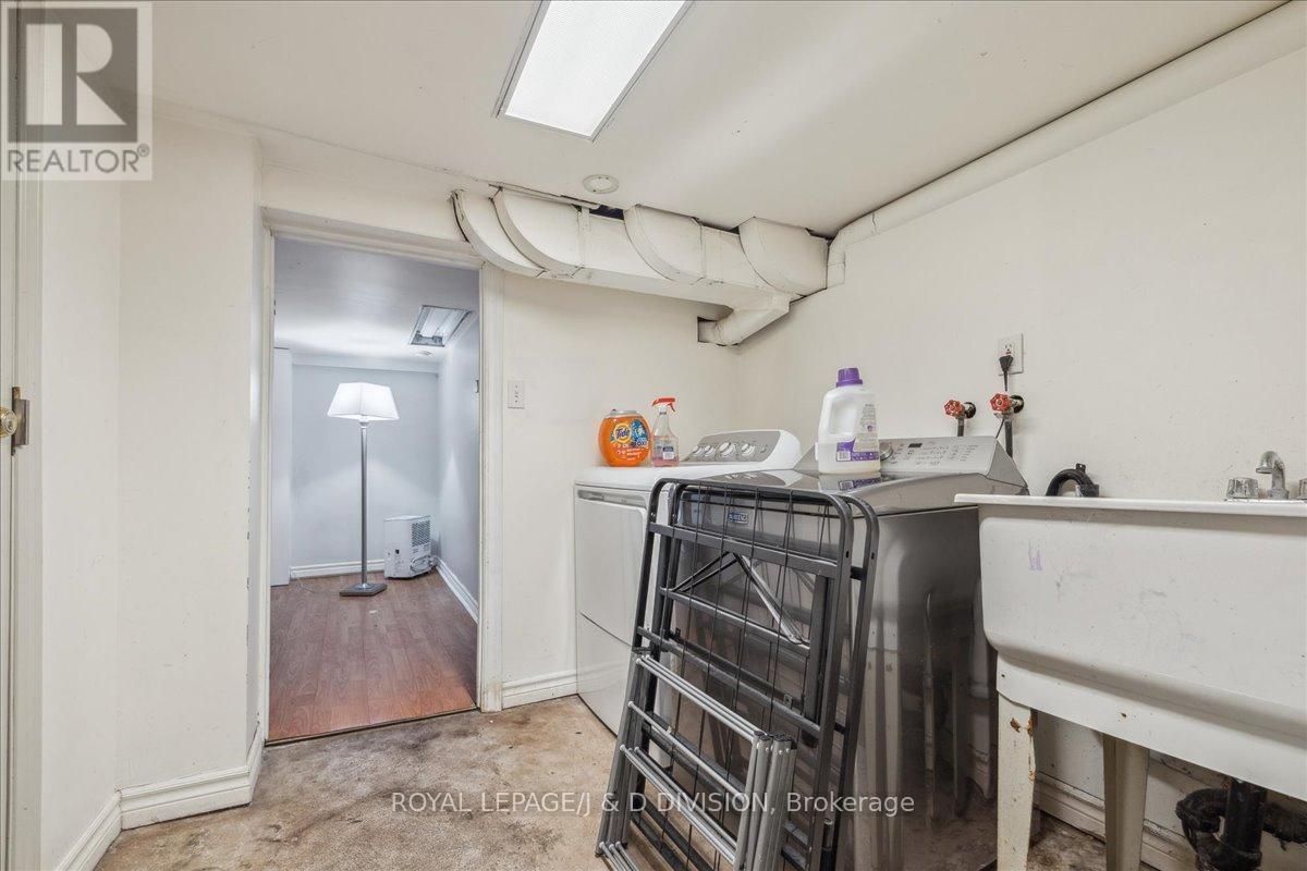 59 Paisley Avenue S, Hamilton, ON - Indoor Photo Showing Laundry Room