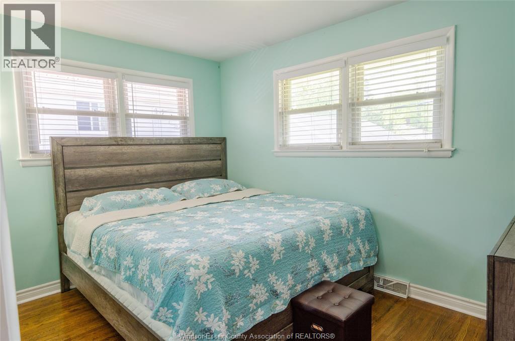 1077 Fairview, Windsor, ON - Indoor Photo Showing Bedroom