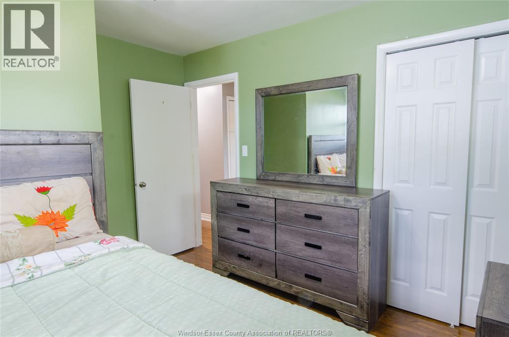 1077 Fairview, Windsor, ON - Indoor Photo Showing Bedroom