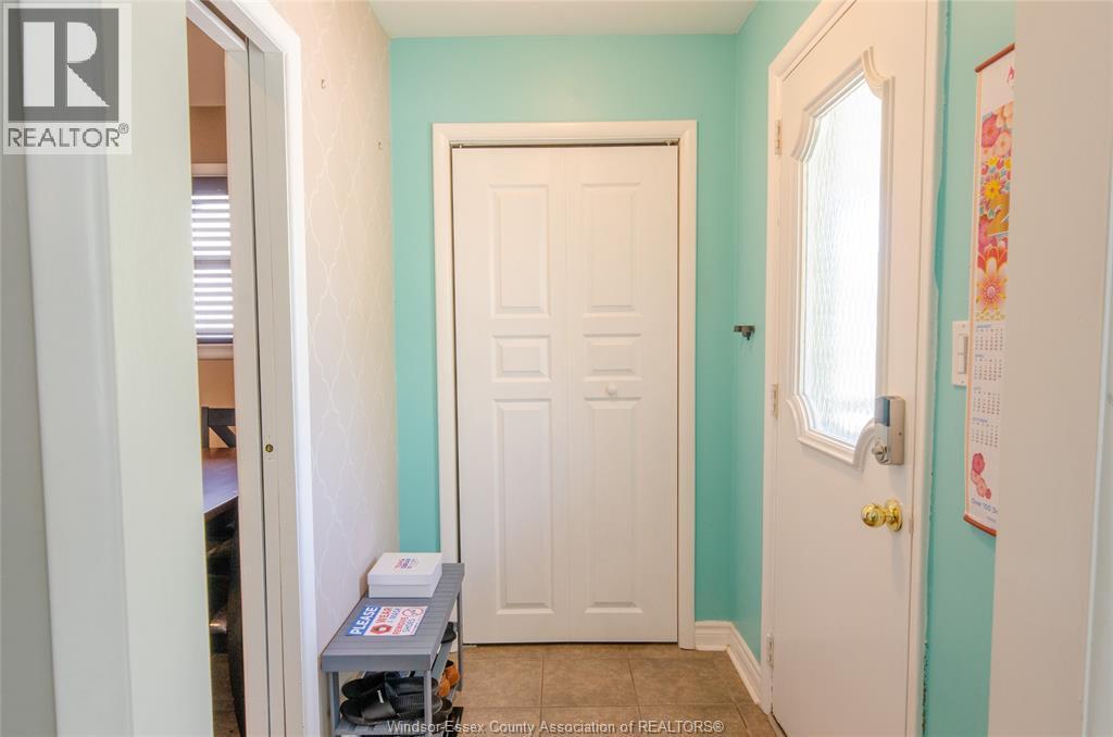 1077 Fairview, Windsor, ON - Indoor