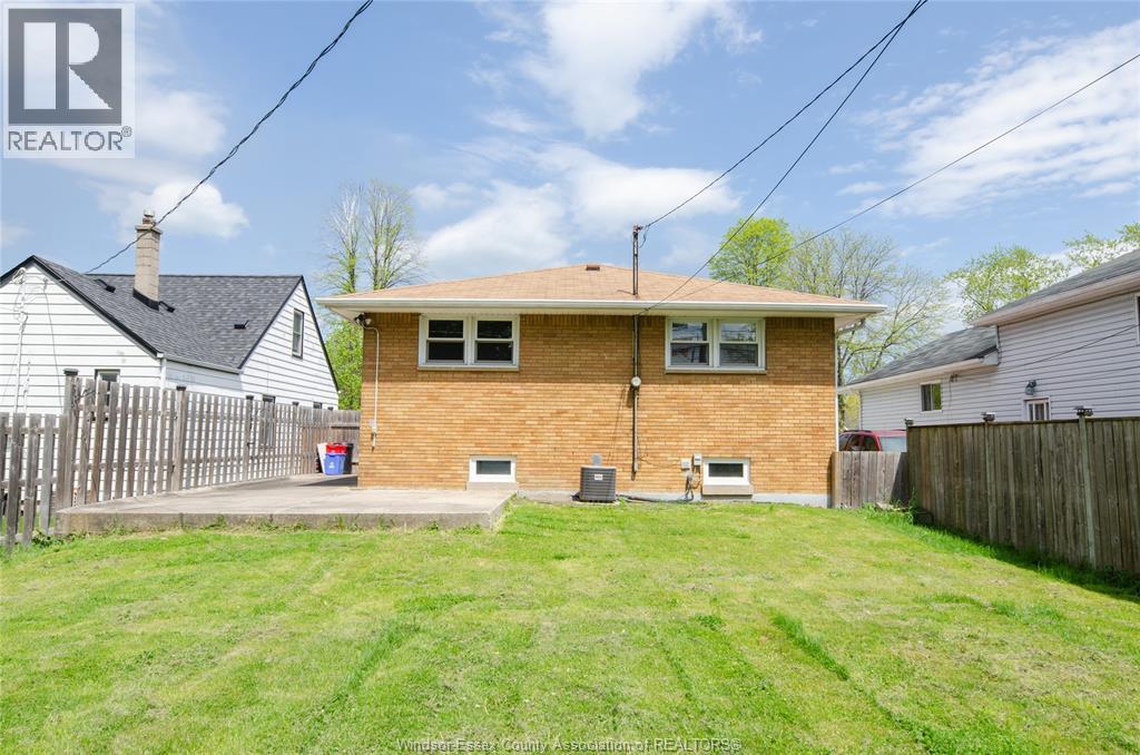 1077 Fairview, Windsor, ON - Outdoor With Exterior