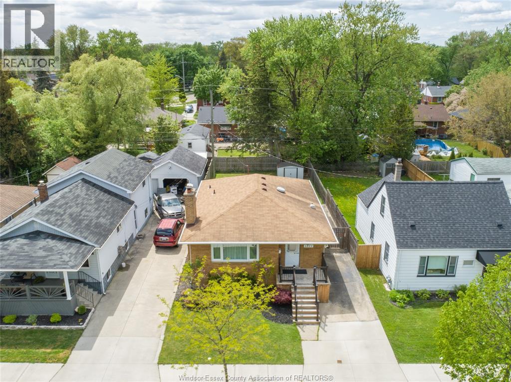 1077 Fairview, Windsor, ON - Outdoor