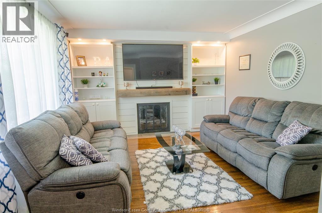 1077 Fairview, Windsor, ON - Indoor Photo Showing Living Room With Fireplace