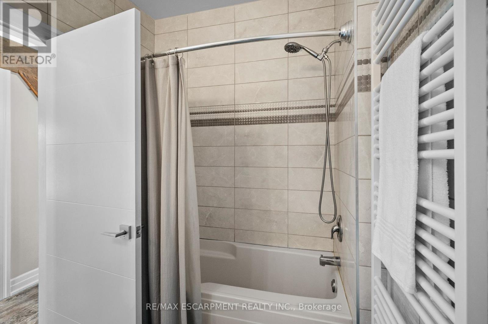 201 - 25 Concession Street, Cambridge, ON - Indoor Photo Showing Bathroom