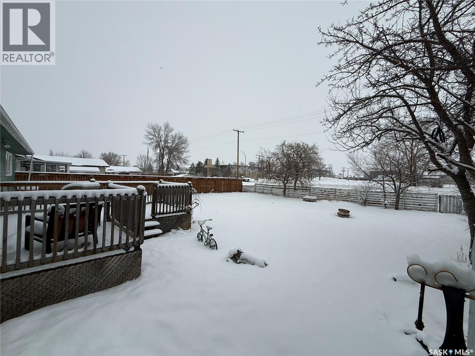 628 Staveley Crescent, Weyburn, SK - Outdoor