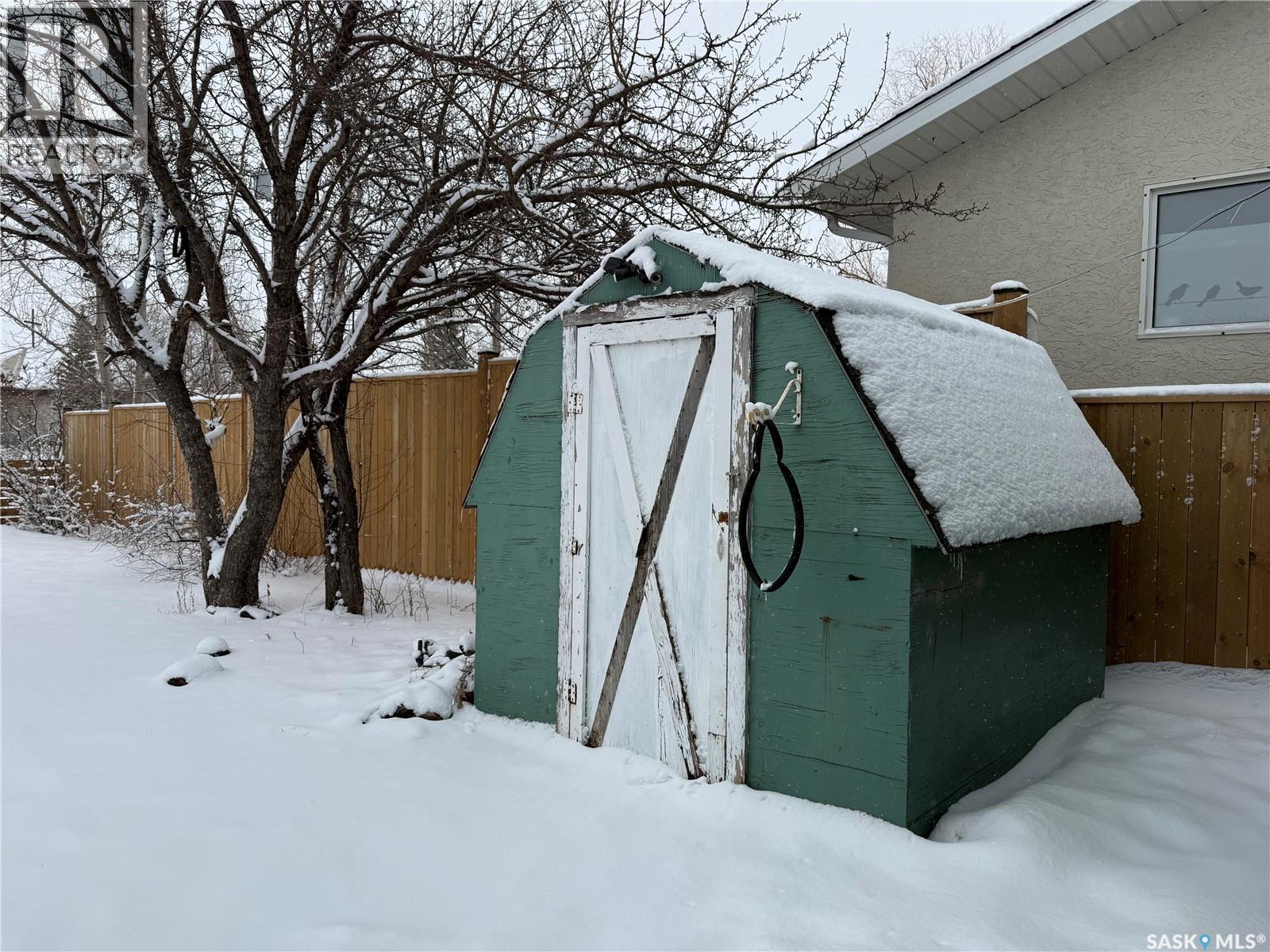 628 Staveley Crescent, Weyburn, SK - Outdoor