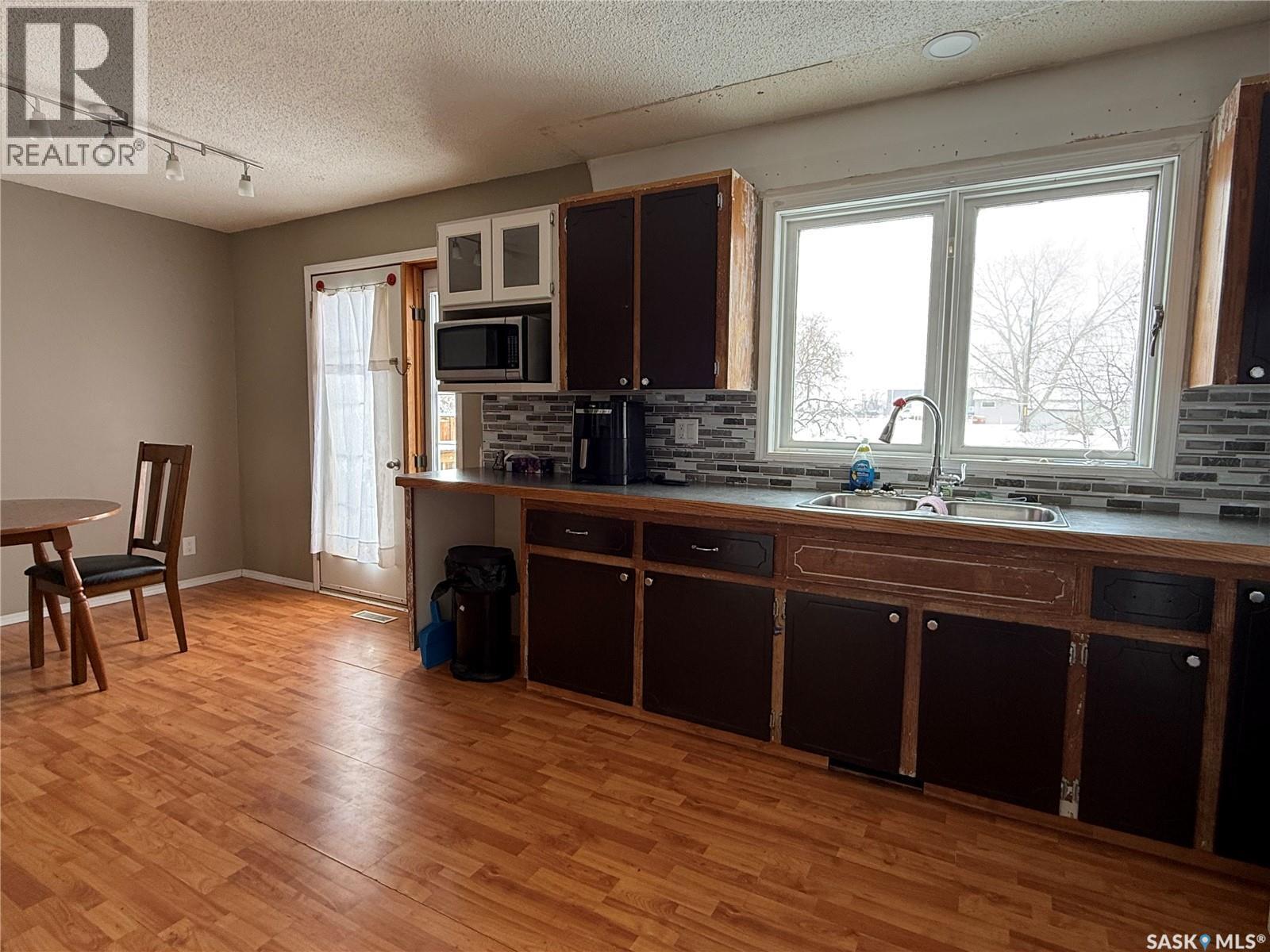 628 Staveley Crescent, Weyburn, SK - Indoor Photo Showing Kitchen With Double Sink