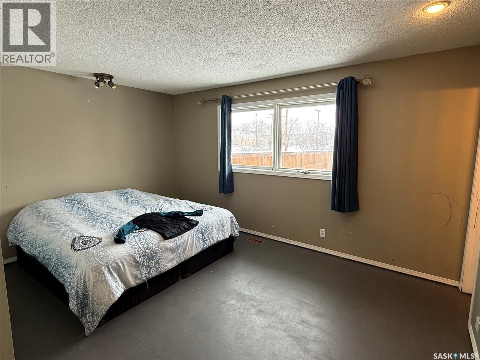 628 Staveley Crescent, Weyburn, SK - Indoor Photo Showing Bedroom