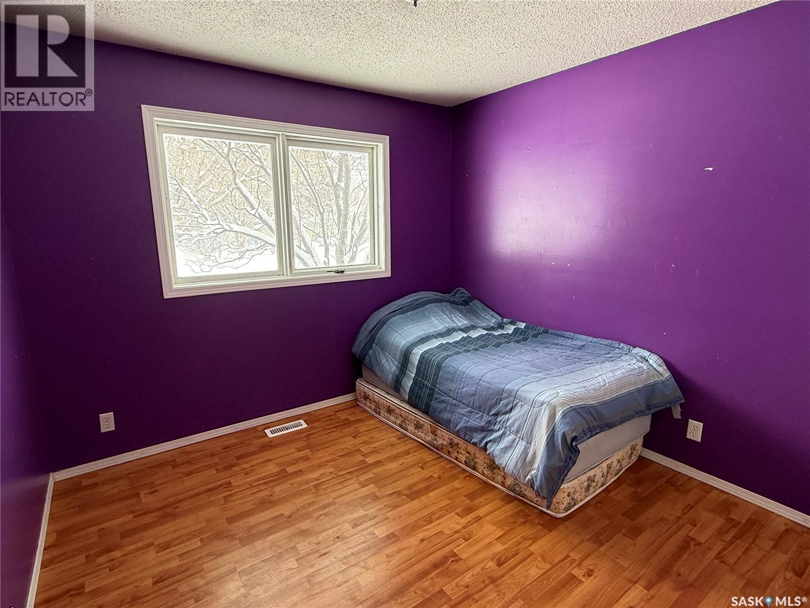 628 Staveley Crescent, Weyburn, SK - Indoor Photo Showing Bedroom