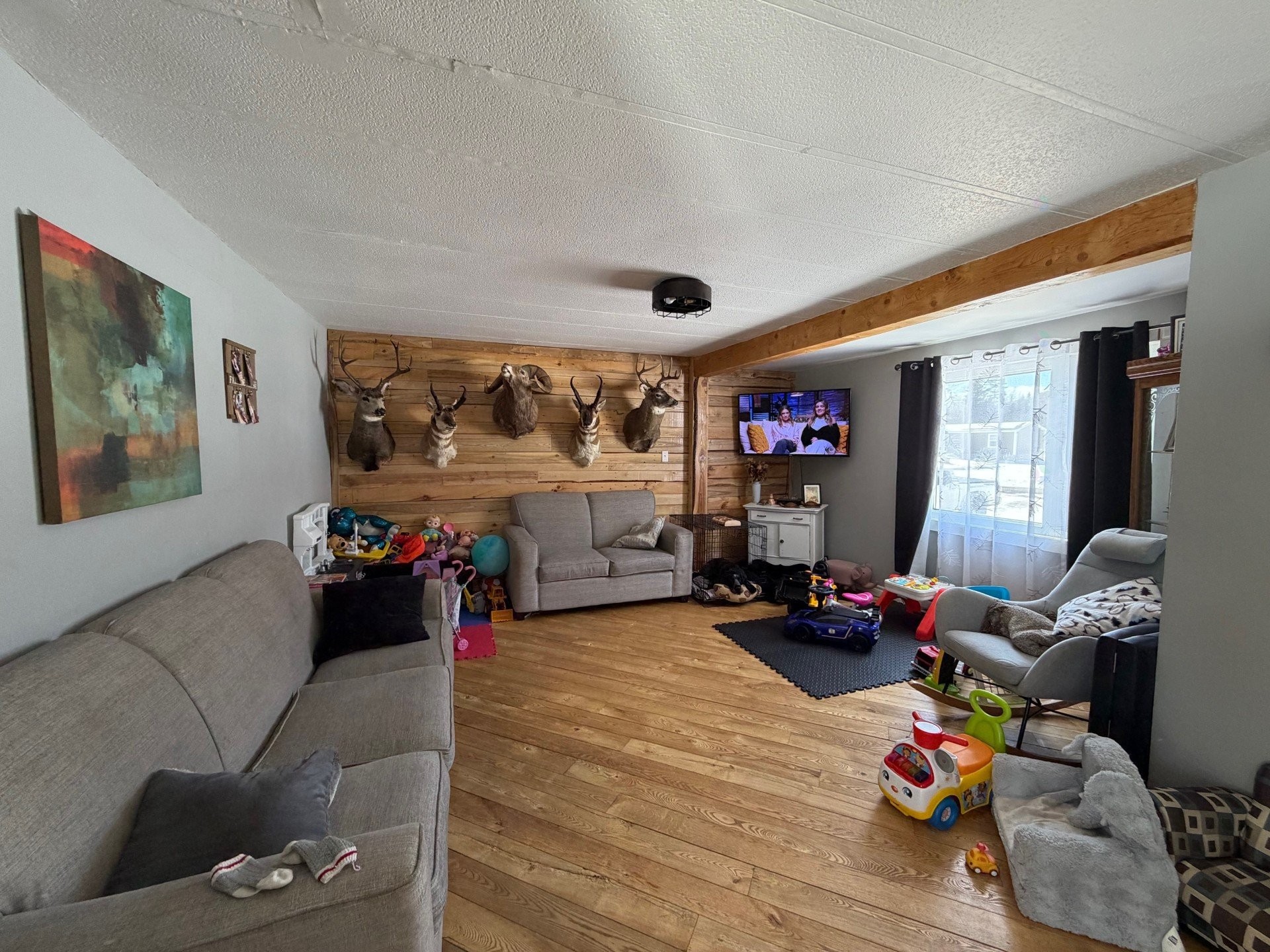 Living Room - 26 Rue Gaspésienne E., Pointe-À-La-Croix, QC - Indoor Photo Showing Living Room