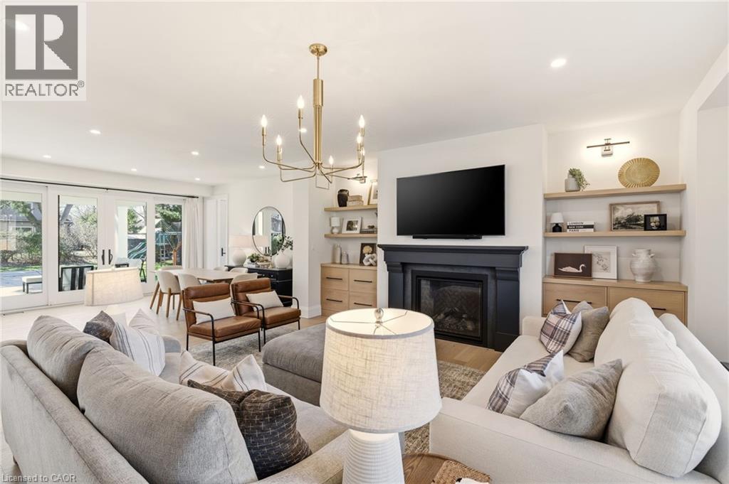 940 Gorton Avenue, Burlington, ON - Indoor Photo Showing Living Room With Fireplace