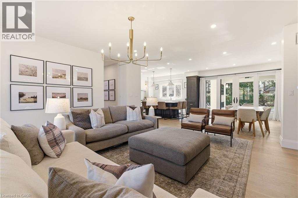940 Gorton Avenue, Burlington, ON - Indoor Photo Showing Living Room