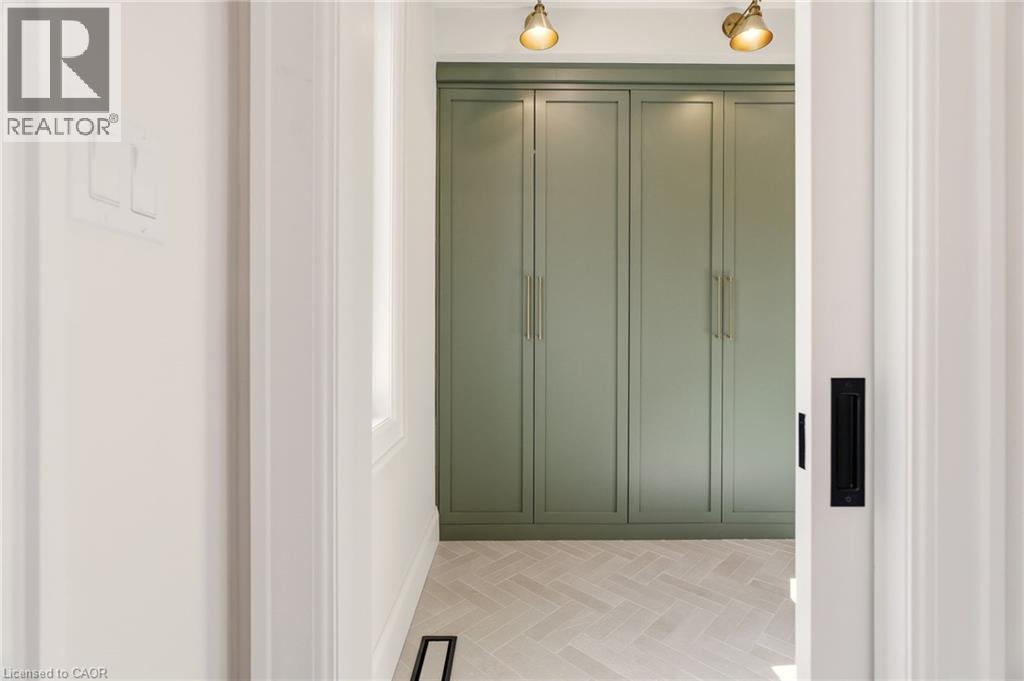 940 Gorton Avenue, Burlington, ON - Indoor