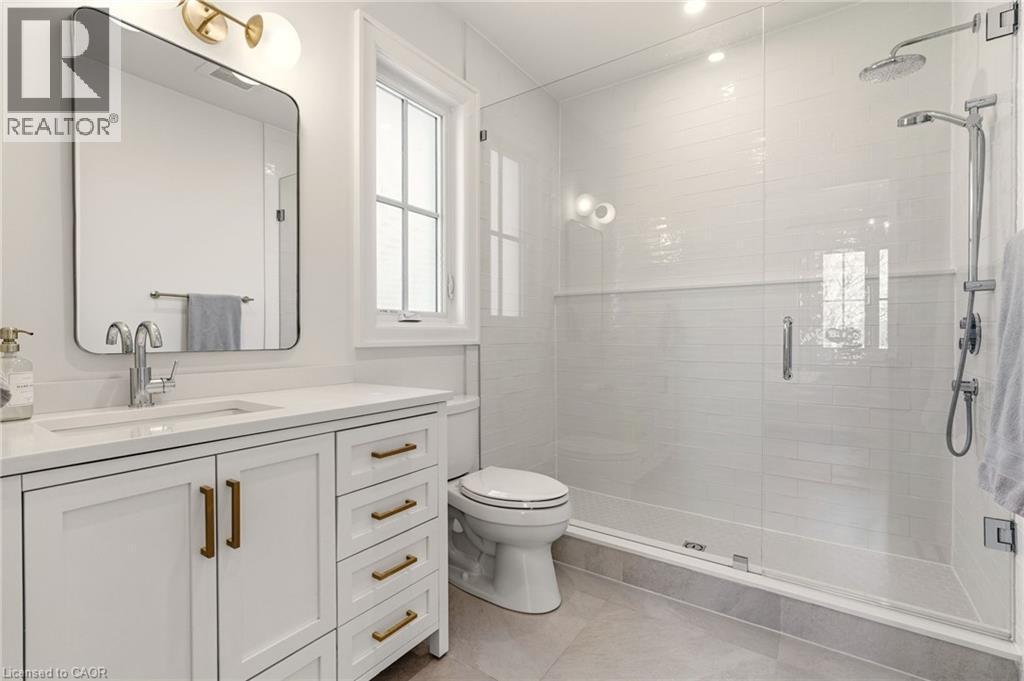 940 Gorton Avenue, Burlington, ON - Indoor Photo Showing Bathroom