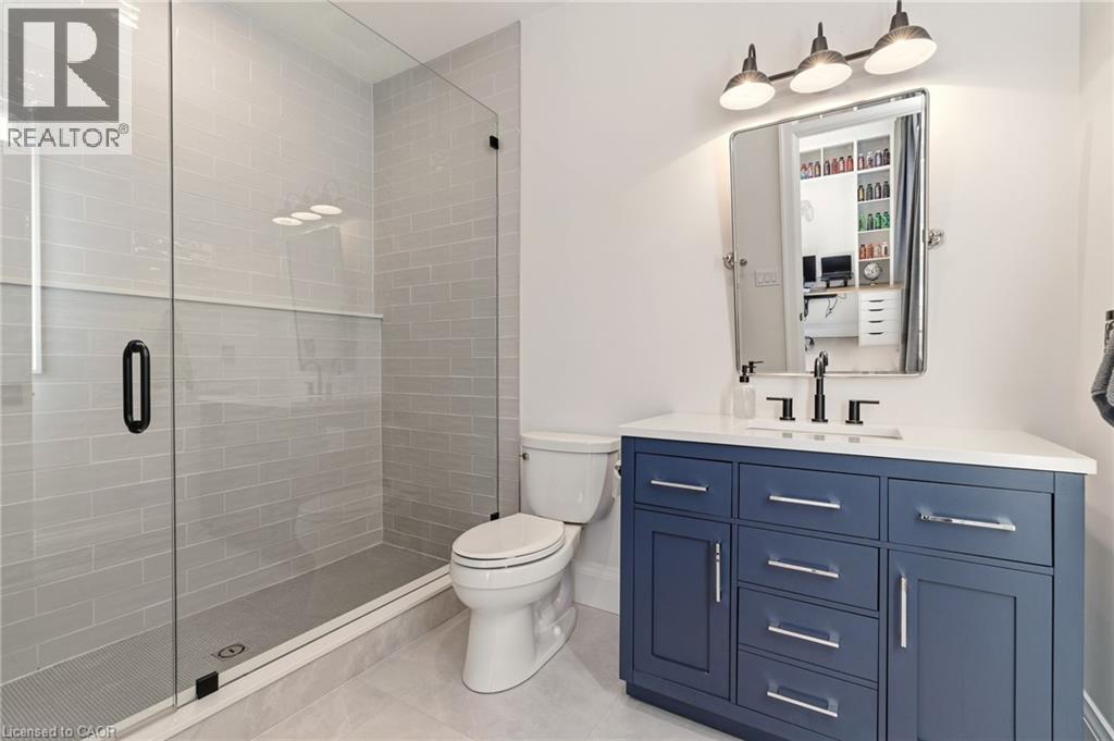 940 Gorton Avenue, Burlington, ON - Indoor Photo Showing Bathroom