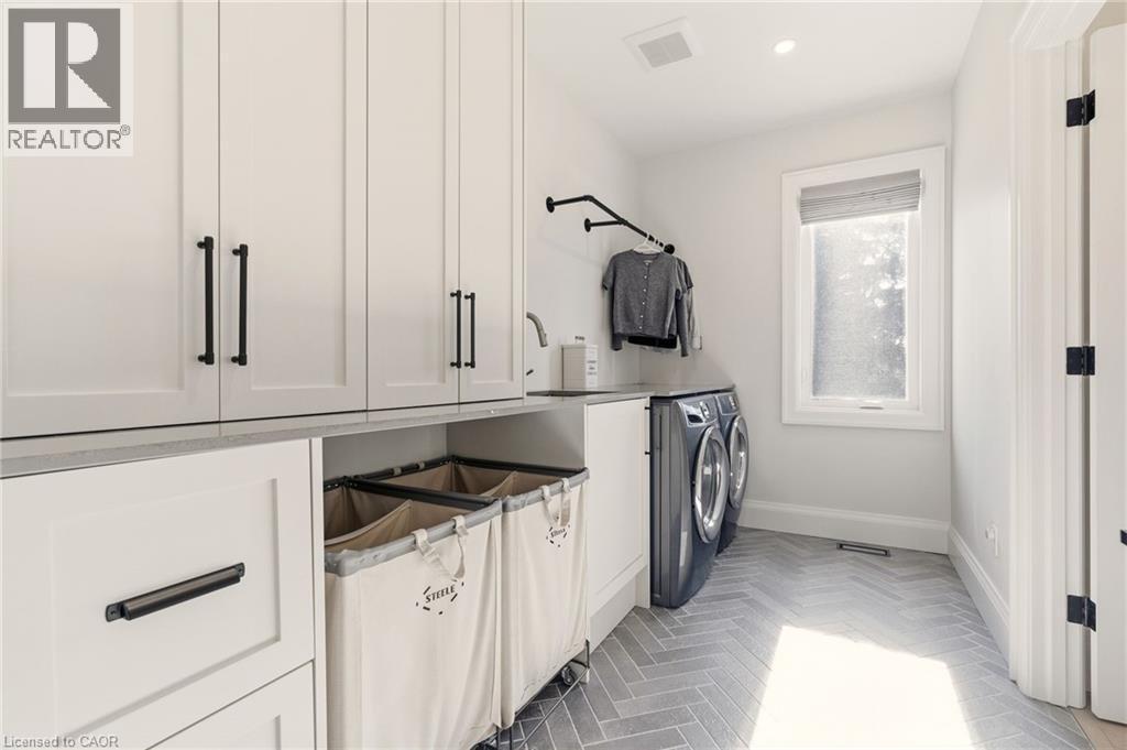 940 Gorton Avenue, Burlington, ON - Indoor Photo Showing Laundry Room