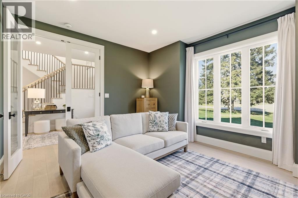 940 Gorton Avenue, Burlington, ON - Indoor Photo Showing Living Room