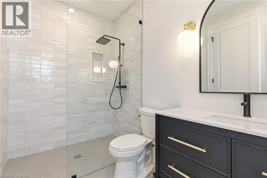 940 Gorton Avenue, Burlington, ON - Indoor Photo Showing Bathroom