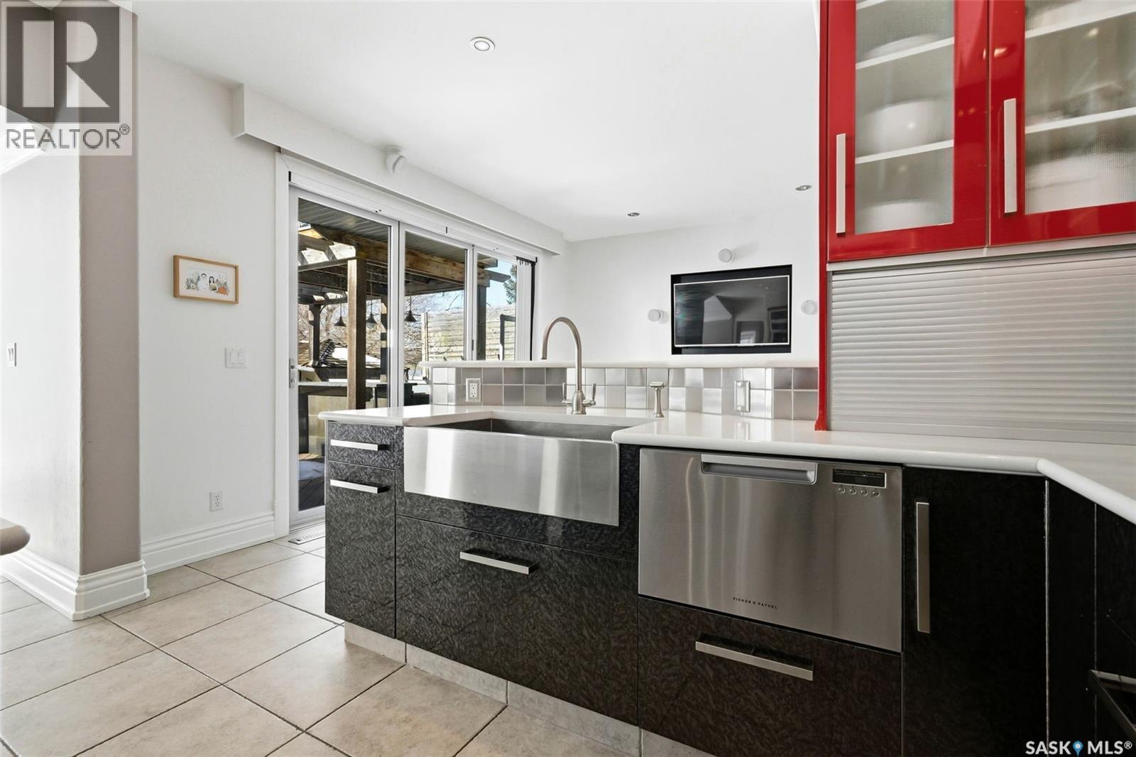 3606 Selinger Crescent, Regina, SK - Indoor Photo Showing Kitchen With Upgraded Kitchen