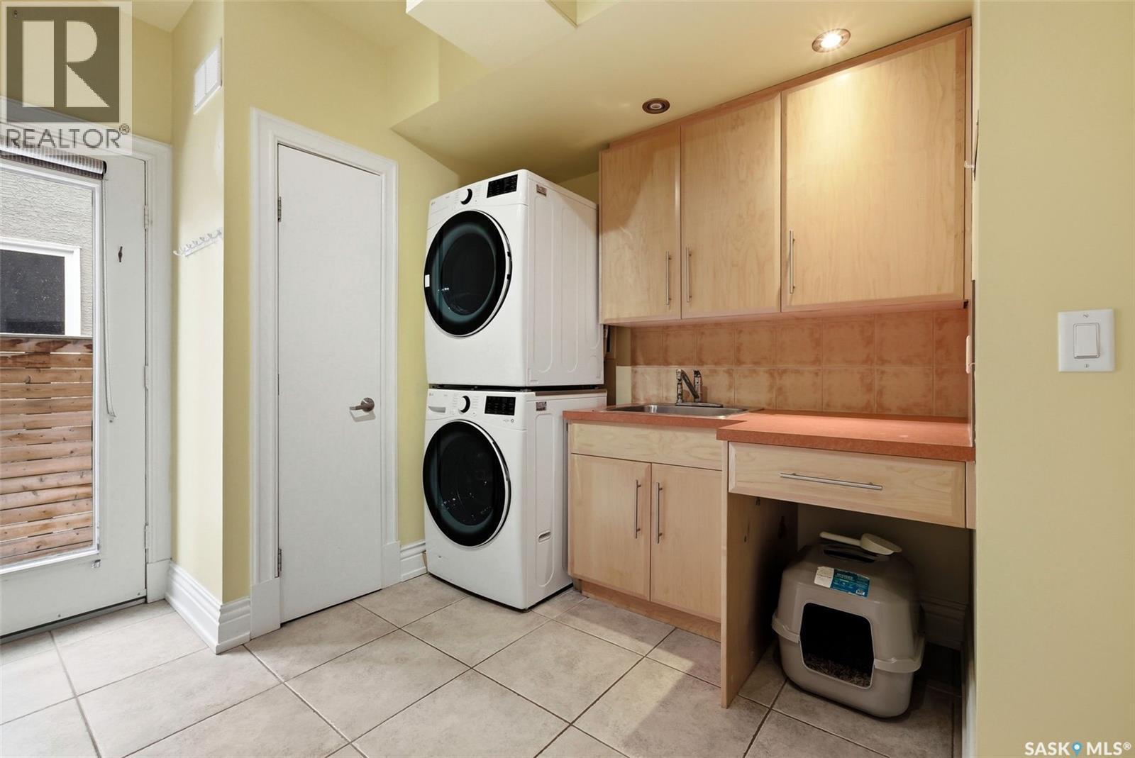 3606 Selinger Crescent, Regina, SK - Indoor Photo Showing Laundry Room
