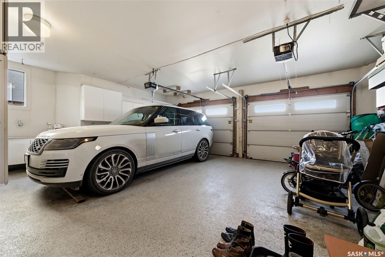 3606 Selinger Crescent, Regina, SK - Indoor Photo Showing Garage