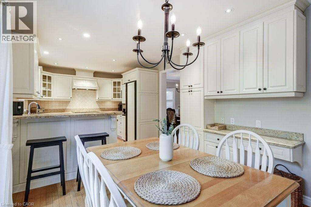 2444 Butternut Crescent, Burlington, ON - Indoor Photo Showing Dining Room