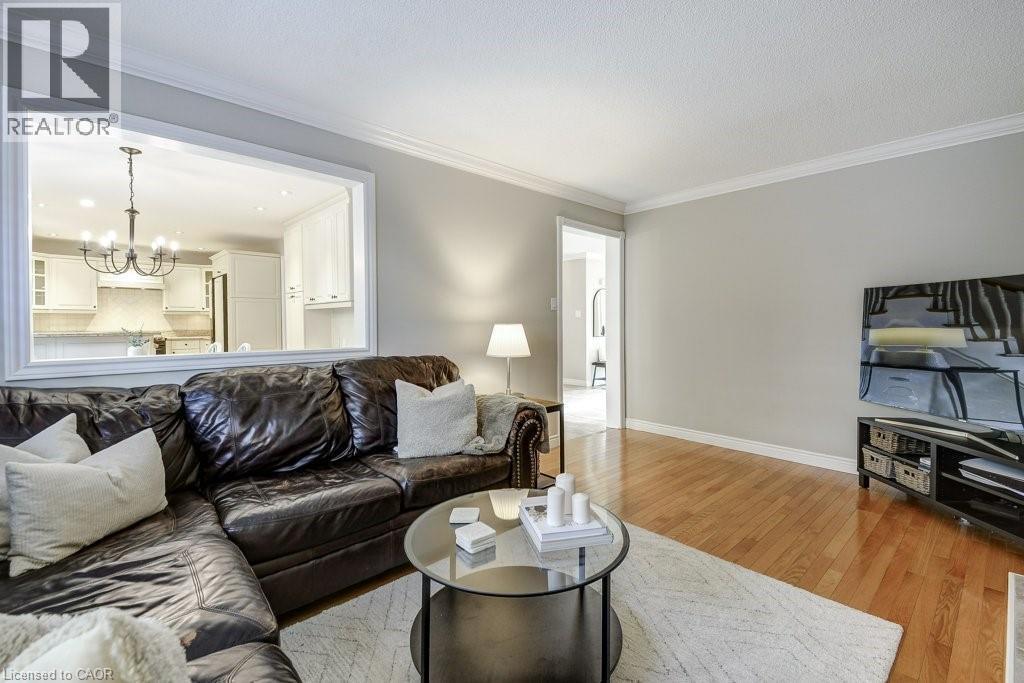 2444 Butternut Crescent, Burlington, ON - Indoor Photo Showing Living Room