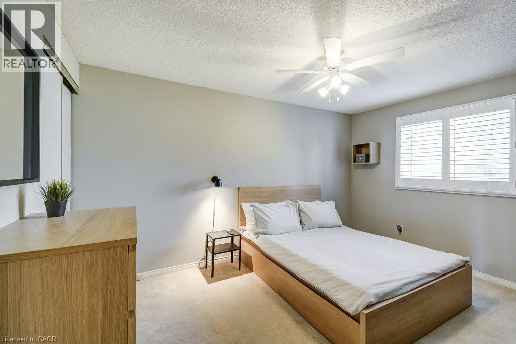 2444 Butternut Crescent, Burlington, ON - Indoor Photo Showing Bedroom