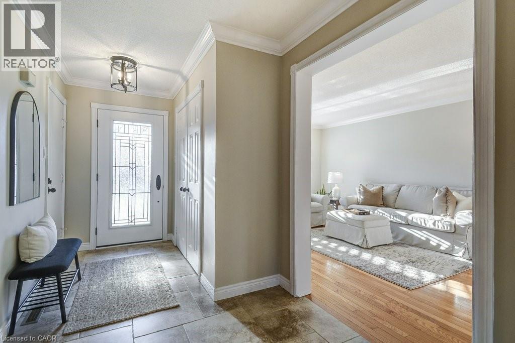 2444 Butternut Crescent, Burlington, ON - Indoor Photo Showing Other Room