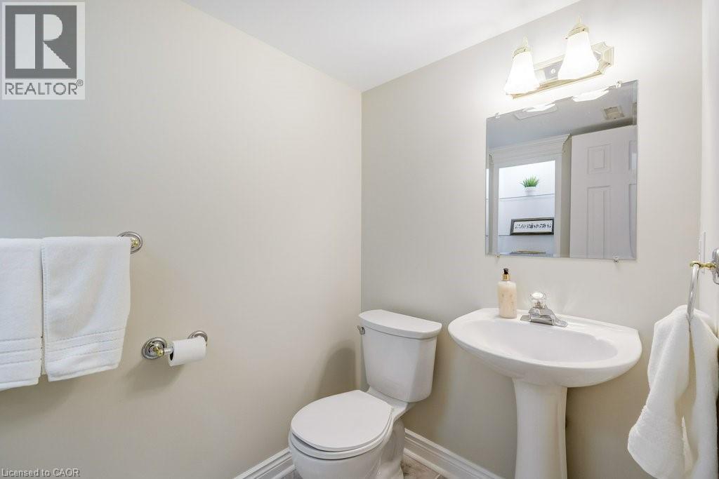 2444 Butternut Crescent, Burlington, ON - Indoor Photo Showing Bathroom