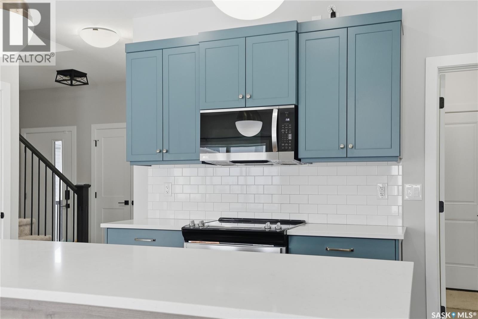 330 Aniskotaw Bend, Saskatoon, SK - Indoor Photo Showing Kitchen With Upgraded Kitchen