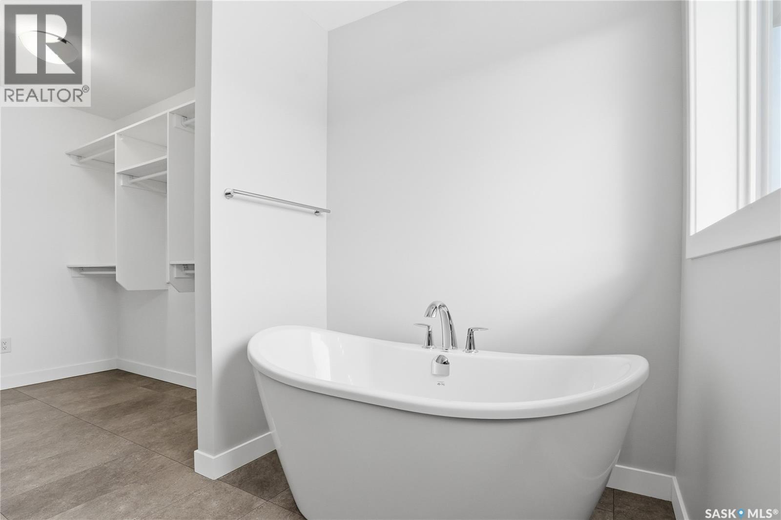 330 Aniskotaw Bend, Saskatoon, SK - Indoor Photo Showing Bathroom