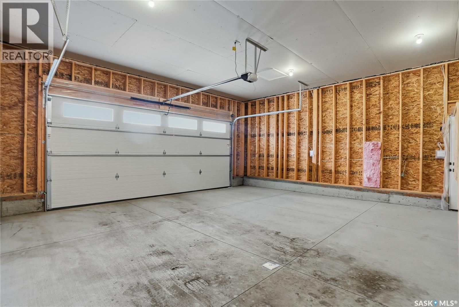 330 Aniskotaw Bend, Saskatoon, SK - Indoor Photo Showing Garage