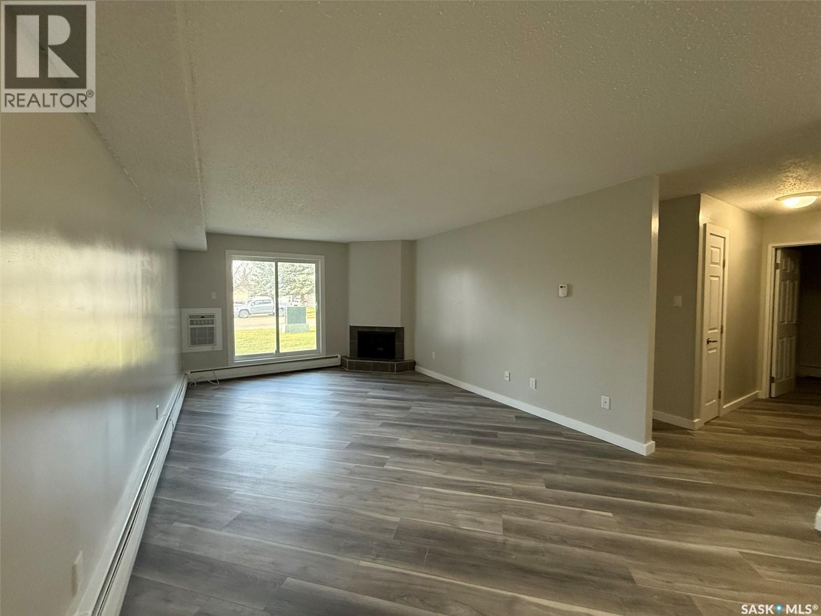 101 1822 Eaglesham Avenue, Weyburn, SK - Indoor