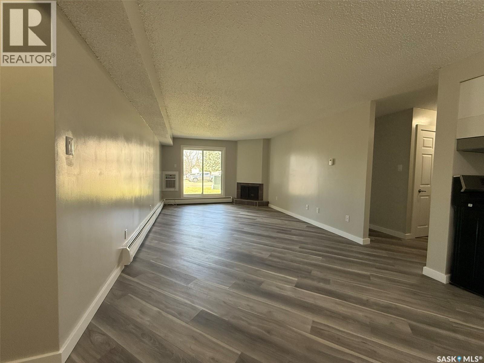 101 1822 Eaglesham Avenue, Weyburn, SK - Indoor